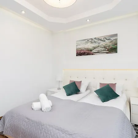 Mountain View Zborowskiego By Renters Apartament
